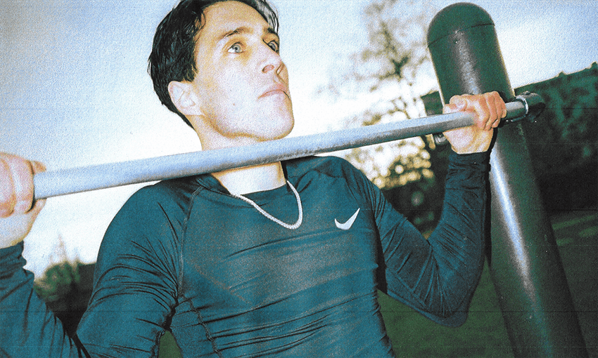 louis abbas chin up outside